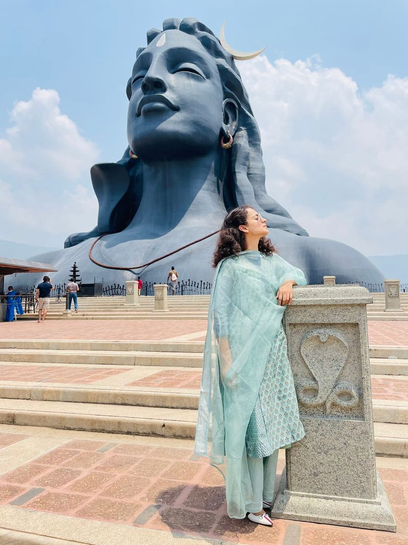 ನಟಿ ಇದೀಗ ಕೊಯಮತ್ತೂರು ಮೂಲದ ಯೋಗ ಮತ್ತು ಆಧ್ಯಾತ್ಮಿಕ ಕೇಂದ್ರದಲ್ಲಿ ತಮ್ಮ ಸಮಯವನ್ನು ಕಳೆಯುತ್ತಿದ್ದಾರೆ.