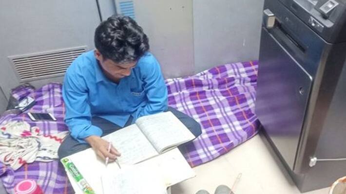 ias officer awanish sharan share Photo of a atm guard Studying in ATM room PWA ias officer awanish sharan share Photo of a atm guard Studying in ATM room PWA