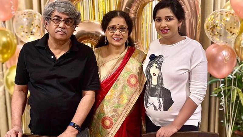‘देवदास’ में श्रेया ने पांच गाने गाए और इस पहली फिल्म में ही उन्हें तीन अवॉर्ड मिले। गीत ‘डोला रे डोला’ के लिए जहां बेस्ट सिंगर का फिल्मफेयर पुरस्कार मिला वहीं एक अन्य गीत ‘बैरी पिया...’ के लिए उन्हें नेशनल अवॉर्ड दिया गया। इसके अलावा इस डेब्यू फिल्म के लिए उन्हें ‘फिल्मफेयर आर डी बर्मन अवार्ड फॉर न्यू म्यूजिक टैलेन्ट’ भी मिला।
