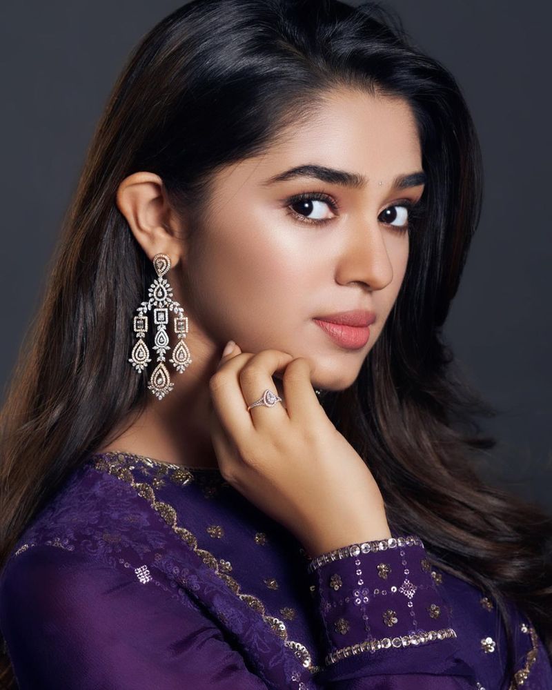 `ఉప్పెన` సినిమాతో టాలీవుడ్లో క్రేజీ హీరోయిన్గా మారింది కృతి శెట్టి.