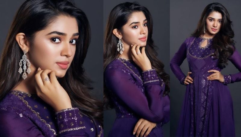 అందం, అభినయం, క్యూట్నెస్తో కుర్రాళ్లని ఫిదా చేస్తుంది కృతి.