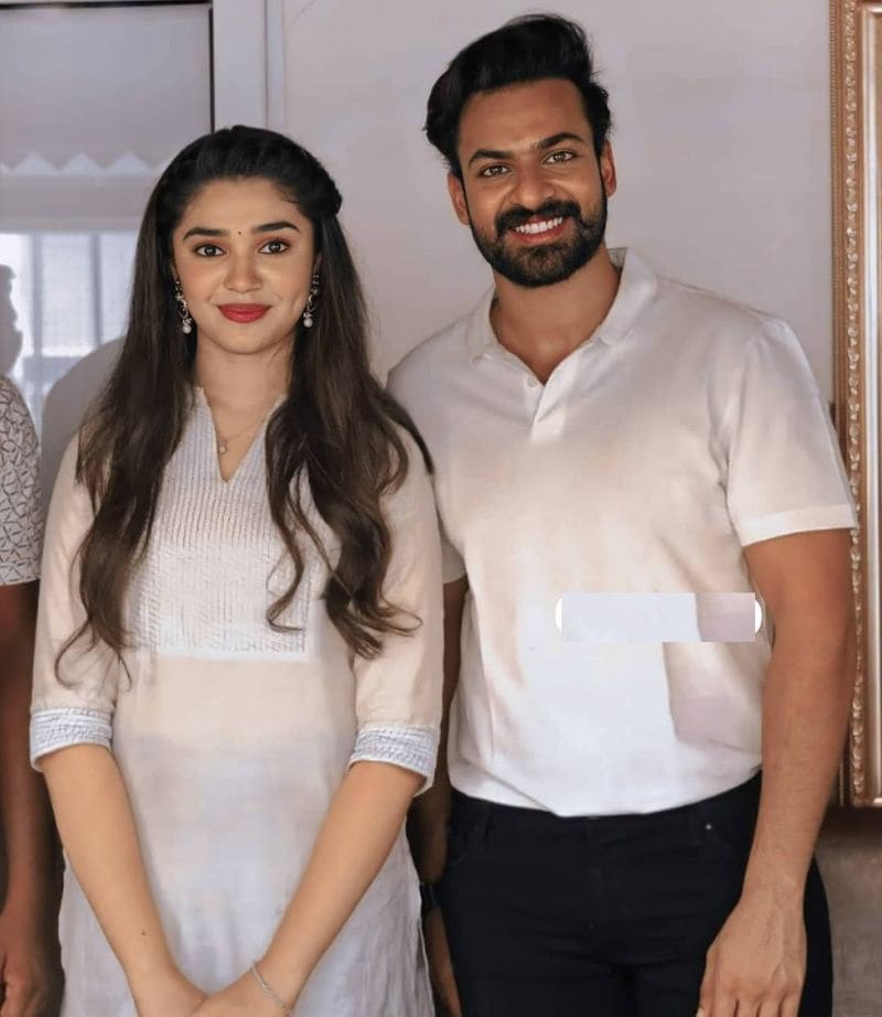 `ఉప్పెన` సినిమాతో వచ్చిన క్రేజ్ని వాడుకుంటోంది కృతి. షాపింగ్ మాల్ ఓపెనింగ్స్, ఇతర షోరూమ్స్ ఓపెనింగ్స్ తో బ్యాక్ టూ బ్యాక్ సందడి చేస్తుంది.