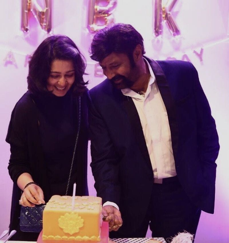 దీనితో సంపాదించుకున్న కొంచెం డబ్బులు ఆవిరైపోయాయి. దర్శకుడు పూరి జగన్నాధ్ ఇల్లు, పొలాలు కూడా అమ్ముకొని ఆర్థిక ఇబ్బందుల్లోకి వెళ్లిపోయారు. ఒకప్పటి స్టార్ డైరెక్టర్ కి అవకాశాలు కూడా ఇవ్వని పరిస్థితి ఏర్పడింది.
