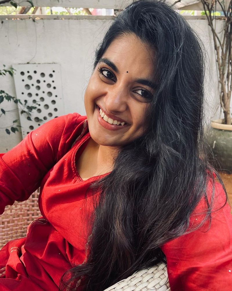 vakeel saab fame nivetha thomas reveals interesting facts about movie ksr