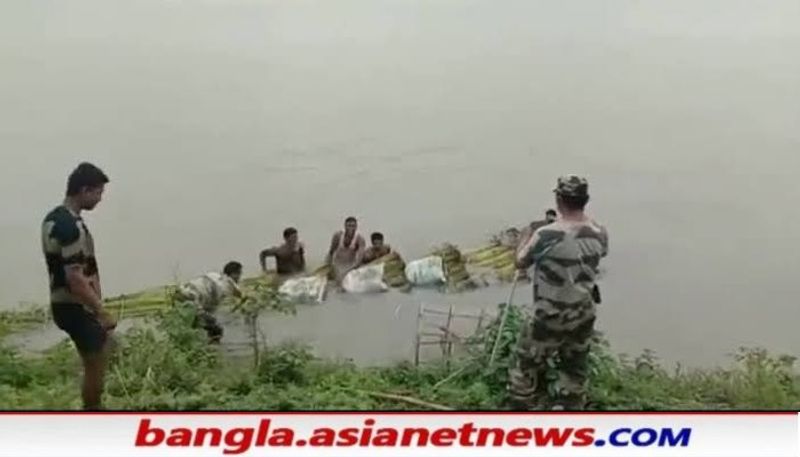 <p>বৈধ কাগজ পত্র দেখিয়েও জমি তে কিংবা নদী মুখি হতে দেয়না বি এস এফের অনেক কর্তা । আর তখনই তাদের জীবিকা নিয়ে প্রশ্ন দেখা দেয় । কি সেই সমস্যা জানতে চাওয়া হলে লালগোলার মৎস্যজীবী জিতেন হালদার , উত্তম হালদার , জীবন সরকাররা বলেন , ' বাপ ঠাকুরদার হাত ধরে আমরা পদ্মা নদিতে মাছ ধরা কে জীবীকা করেছি । সেই মত দিনের আলো ফোটার আগেই ভোর বেলাতে নদীতে নামার কথা । কিন্তু বিএসফের এক একজন কর্তার একেক রকম ফরমানে মাঝে মধ্যেই আমাদের হাত গুটিয়ে বসে থাকতে হয় । ফলে সংসার চালান দায় হয়ে ওঠে । সেই আতঙ্ক গ্রাস করে বছরের বেশীর ভাগ সময়। ভোট এলেই নেতা মন্ত্রী এই সমস্যা সমাধানের প্রতিশ্রুতি দেন ।কিন্তু বাস্তবে তার ফল পেলাম না ।'<br />
</p>