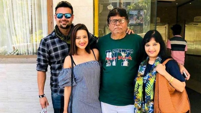 कम ही लोग जानते होंगे कि मदालसा मशहूर एक्ट्रेस शीला शर्मा और निर्माता-निर्देशक सुभाष शर्मा की बेटी हैं। शीला ने 90 के दशक की महाभारत में देवकी का रोल निभाया था।