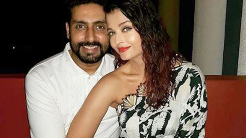 <p> বিবাহ বিচ্ছেদের ভুয়ো ভিডিও ক্লিপিংস শোনার পরেই প্রচন্ড রেগে গেছিলেন অভিষেক বচ্চন। সংবাদমাধ্যম যখন অভিষেককে তাদের বিচ্ছেদ নিয়ে প্রশ্ন করে তখনও অভিনেতা বেজায় চটে গিয়েছিলেন।</p>