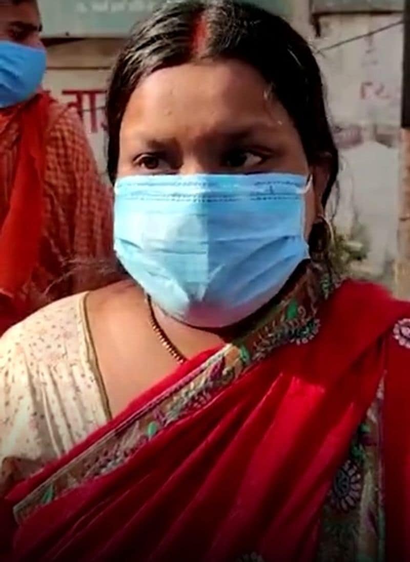 कविता के मुताबिक शव मशीन पर चढाने से पहले मैंने अंतिम बार चेहरा देखने की जिद की। इसपर भी रुपये मांगे गए और तब चेहरा दिखाने के लिए बॉडी को खोला गया। लेकिन मैं दूर से भी पहचान गई।