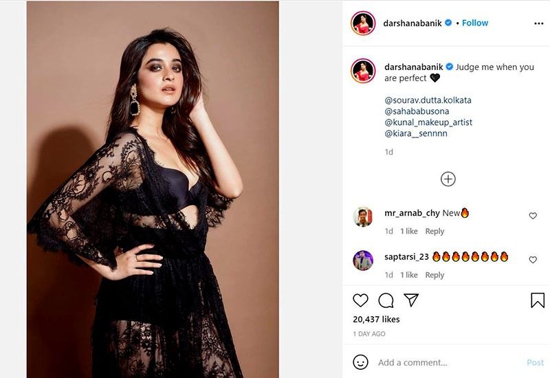 <p>সম্প্রতি কালো নেটপোশাকে বক্ষের খাঁজ সোশ্যাল মিডিয়ায় ছবি পোস্ট করে শিরোনামে উঠে এসেছেন দর্শনা। ক্যাপশনে লিখেছেন নিজে 'Perfect'হয়ে আমায় বিচার করো।</p>