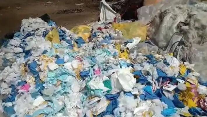 Maharashtra police busted masks used in place of cotton in mattresses ASA Maharashtra police busted masks used in place of cotton in mattresses ASA