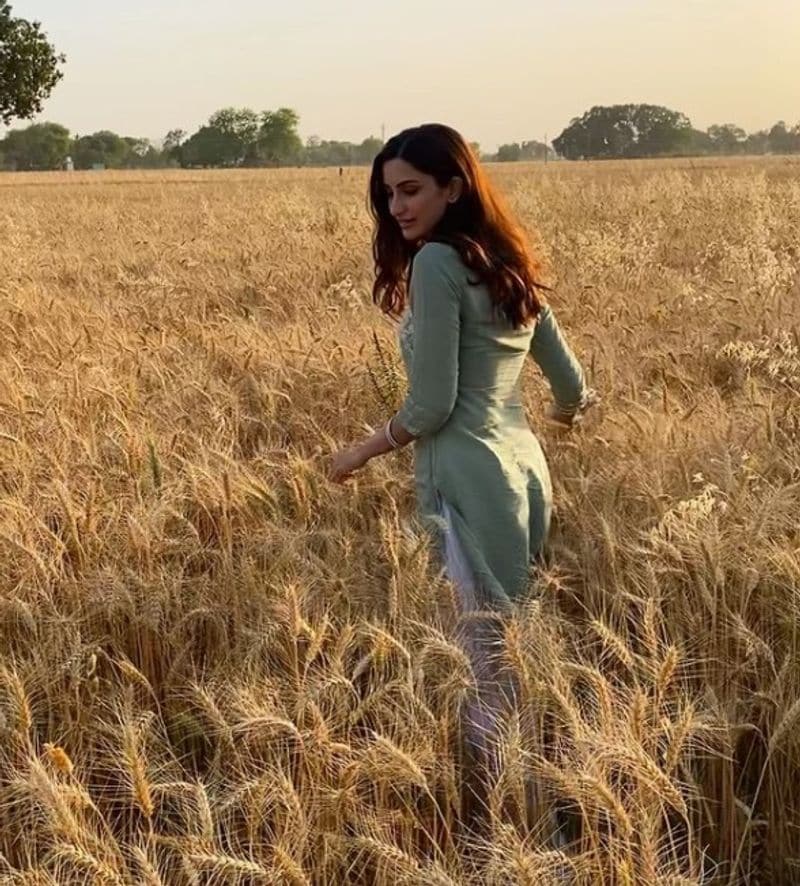 दीक्षा सिंह बताती हैं 'मैंने गांव से कक्षा तीन तक की पढ़ाई की है। इसके बाद अपने पिता के साथ मुंबई और फिर गोवा चली गईं। मैं कालेज के समय से ही प्रतियोगिताओं व राजनीतिक डिबेट में हिस्सा लेती रही हूं। 