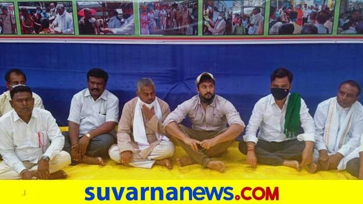 Karnataka Seers express support for BSY Actor Chetan Kumar Reaction mah Karnataka Seers express support for BSY Actor Chetan Kumar Reaction mah