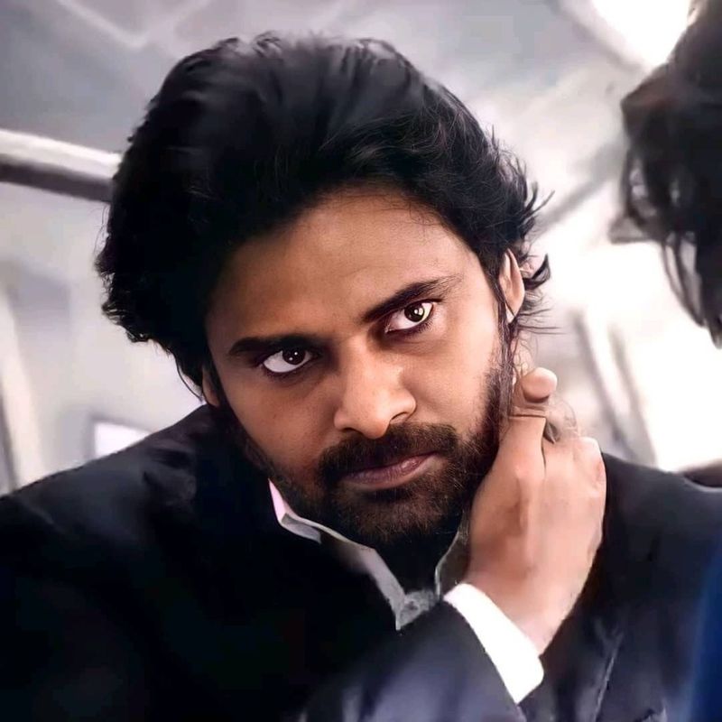 ''ఈ నెల 3వ తేదీన తిరుపతిలో జరిగిన పాదయాత్ర, బహిరంగ సభలో పాల్గొని హైదరాబాద్ కు చేరుకున్న తరవాత నలతగా ఉండడంతో పవన్ కల్యాణ్ కరోనా పరీక్షలు చేయించుకున్నారు. అయితే ఫలితాలు నెగిటివ్ గా వచ్చాయి.