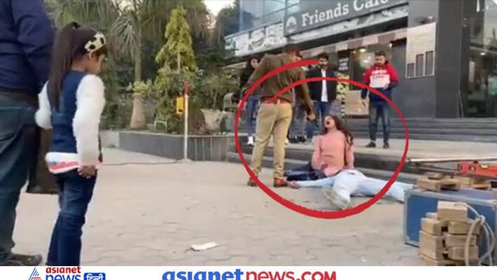 Fact Check: Policeman shoots the couple , now the truth of this viral video came to light KPZ Fact Check: Policeman shoots the couple , now the truth of this viral video came to light KPZ