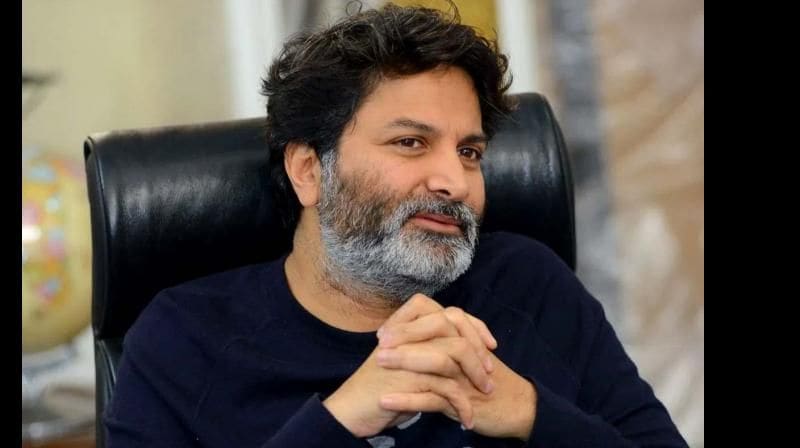 దీంతో త్రివిక్రమ్ డిస్టర్బ్ అయ్యారు. నిజానికి ఎన్టీఆర్ 30వ సినిమా హారికా అండ్ హాసిని క్రియేషన్స్ బ్యానర్లో త్రివిక్రమ్ దర్శకత్వంలో తెరకెక్కాల్సి ఉంది. త్వరలోనే ఈ అప్డేట్ వస్తుందని, ఈ రోజు ప్రకటించేది ఈ సినిమానే అని అంతా అనుకున్నారు కానీ ఊహించని విధంగా త్రివిక్రమ్కి హ్యాండిచ్చారు ఎన్టీఆర్. త్రివిక్రమ్తో సినిమా లేదని స్పష్టం చేశాడు. కొత్త సినిమా ప్రకటించారు. దీంతో మాటల మాంత్రికుడికి మైండ్ బ్లాంక్ అయిపోయింది.