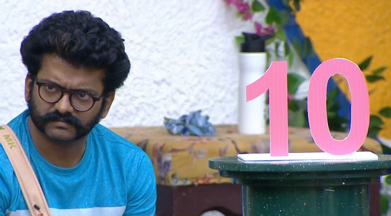 നോബി എട്ടും സൂര്യ ഒമ്പതും മണിക്കുട്ടൻ 10ഉം റിതു 11ഉം ഒന്നാം സ്ഥാനത്തിനുള്ള വോട്ടിംഗില് മാറിയപ്പോള് സായ് വിഷ്ണു 12ഉം സ്ഥാനം തെരഞ്ഞെടുത്തു.