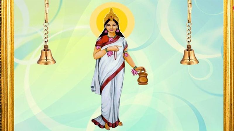 दूसरा दिन- नवरात्र के दूसरे दिन मां ब्रह्मचारिणी की पूजा जाती है। इस दिन माता को शक्कर का भोग लगाना चाहिए। आप चाहे तो शक्कर से किसी तरह की कोई मिठाई बना सकते हैं।