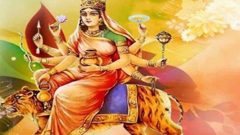 चौथा दिन- चौथे दिन मां कूष्माण्डा की पूजा की जाती है। इस दिन मां को मालपुआ का भोग लगाना चाहिए। इससे मां बहुत खुश होती है और सद्बुद्धि देती है।