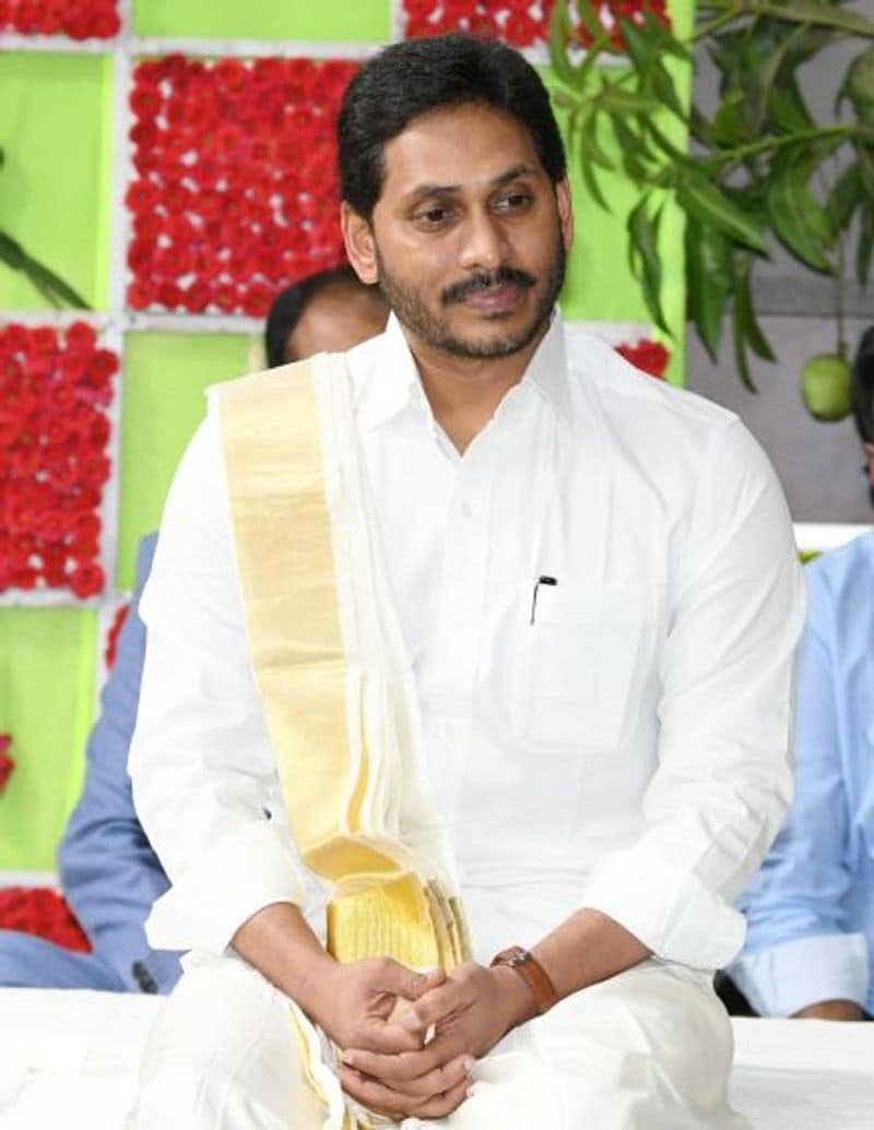 జగన్కు బెయిల్ రద్దు చేయాలని పిటిషన్ దాఖలు చేసినందుకే కాకుండా ఆయన దుష్పరిపాలన గురించి ప్రజలకు వివరంగా తెలిపినందుకు తనపై సెక్షన్ 124-ఏ కింద రాజద్రోహ నేరం మోపారని కమిటీ చైర్మన్ భూపేంద్ర సింగ్ యాదవ్, ఇతర సభ్యులకు ఈ మేరకు లేఖ రాశారు.