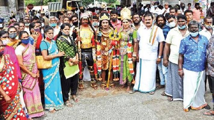 folk artist protest over all Tamilnadu for quarantine relaxation folk artist protest over all Tamilnadu for quarantine relaxation