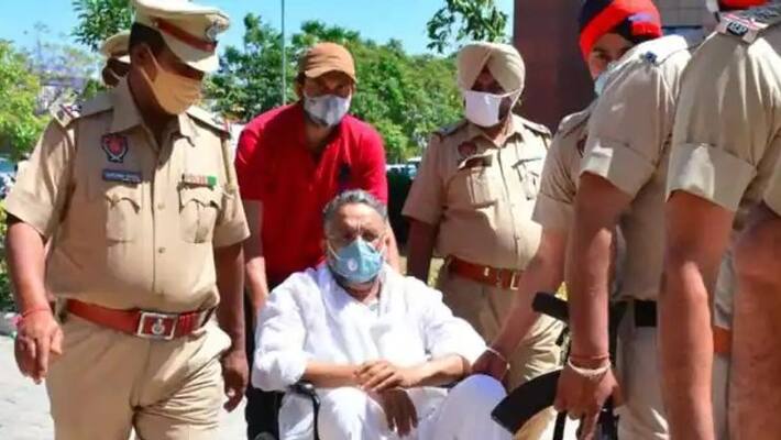 UP News: Policemen did not appear during Mukhtar Ansari's appearance, MP-MLA court issued non-bailable warrant UP News: Policemen did not appear during Mukhtar Ansari's appearance, MP-MLA court issued non-bailable warrant