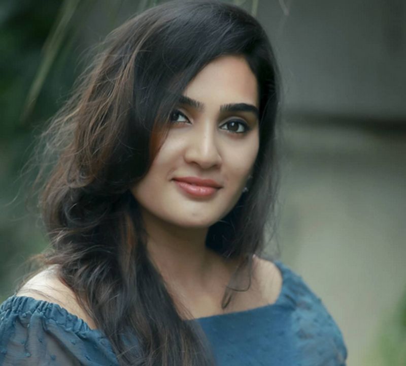 ഇതിനകം തന്നെ ഒട്ടേറെ ഹിറ്റുകളുടെ ഭാഗമായിട്ടുണ്ട് അദിതി രവി.