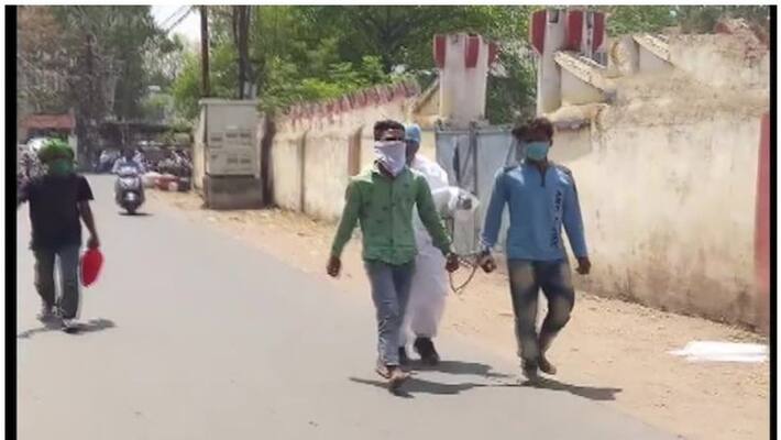 cop makes Covid positive thief walk barefoot cop makes Covid positive thief walk barefoot