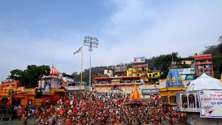 31 lakh devotees took a holy dip in river Ganga at Har ki Pauri during Kumbh Mela 31 lakh devotees took a holy dip in river Ganga at Har ki Pauri during Kumbh Mela