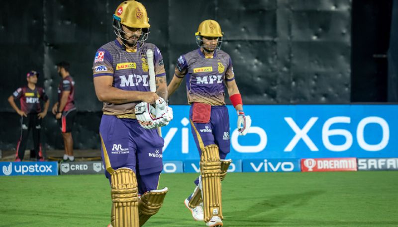 భారీ లక్ష్యచేధనను దూకుడుగా ప్రారంభించింది కేకేఆర్. ఓపెనర్ శుబ్మన్ గిల్ 9 బంతుల్లో 2 ఫోర్లు, 2 సిక్సర్లతో 21 పరుగులు చేసి జెమ్మీసన్ బౌలింగ్లో అవుట్ అయ్యాడు...