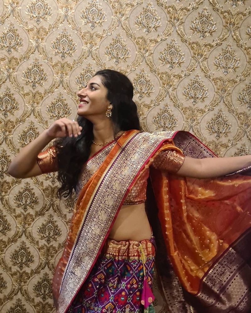 బుల్లితెర హాట్ యాంకర్స్ లో ఒకరిగా ఉన్న విష్ణు ప్రియ ఇప్పుడిప్పుడే కెరీర్ లో ఎదుగుతున్నారు. మెల్లగా ఆమె బుల్లితెరపై బిజీ అయ్యే ప్రయత్నం చేస్తున్నారు.