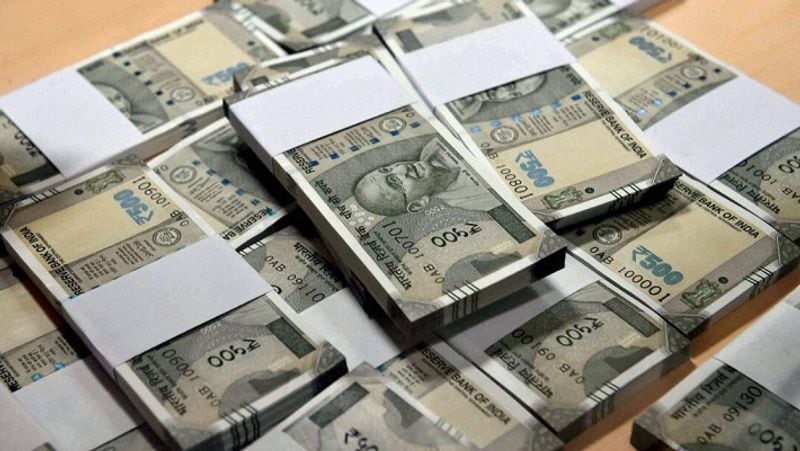 एलआईसी की इस पॉलिसी का नाम जीवन लाभ (Jeevan Labh) है। इस स्कीम को कम से कम 8 साल के बच्चे के नाम पर भी लिया जा सकता है। वहीं, इसमें निवेश करने की अधिकतम उम्र सीमा 54 साल है। (फाइल फोटो)