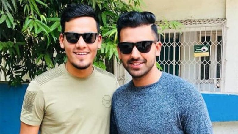 भारतीय क्रिकेट में जब भी हम भाइयों की जोड़ी की बात करते हैं, तो हमारे जहन में युसूफ पठान-इराफन पठान, हार्दिक पंड्या-क्रुणाल पंड्या का नाम आता है। इस लिस्ट में एक और धांसू ब्रदर डुओ की एंट्री हुई है, वो है दीपक चाहर और राहुल चाहर।
