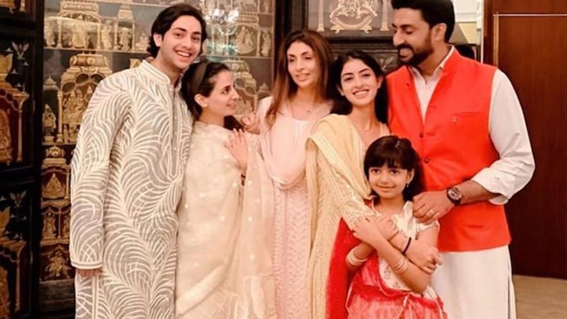 कुणाल ने आगे बताया- फैशन में मेरा रैंप वॉक था। जब मेरा काम खत्म हो गया तो मैं जाने लगा तो उसी पल करन जौहर से आमना-सामना हुआ और उन्होंने मुझे रूकने के लिए कहा। और फिर नैना से मुलाकात हो गई। 