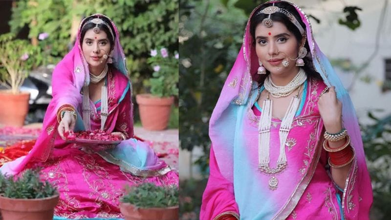 गणगौर का जश्न मनाते समय चारू असोपा ने अपनी सहेलियों के साथ डांस किया। सामने आई फोटोज में चारू असोपा राजस्थानी धुन पर थिरकती नजर आ रही हैं।