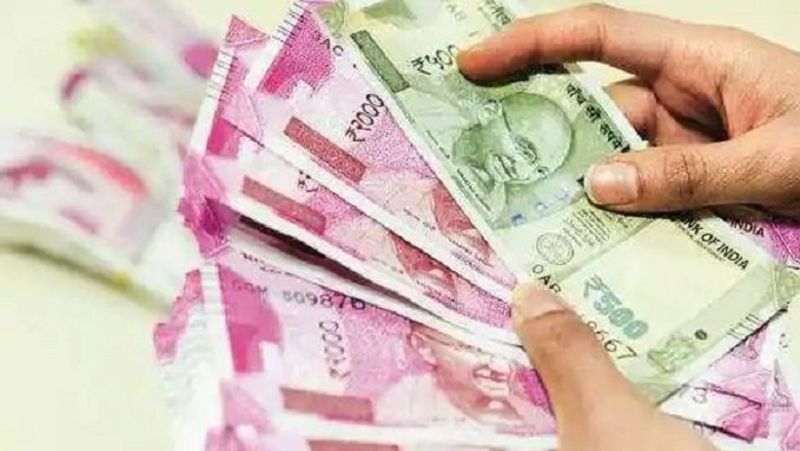 করোনাকালে যে কোনও খাতে টাকা বিনিয়োগ না করাই শ্রেয়। প্রধানমন্ত্রী বন্দনা যোজনায় একবার টাকা ইনভেস্ট করলেই তা পেনশনের সঙ্গে পুরোটাই ফেরত পাবেন।