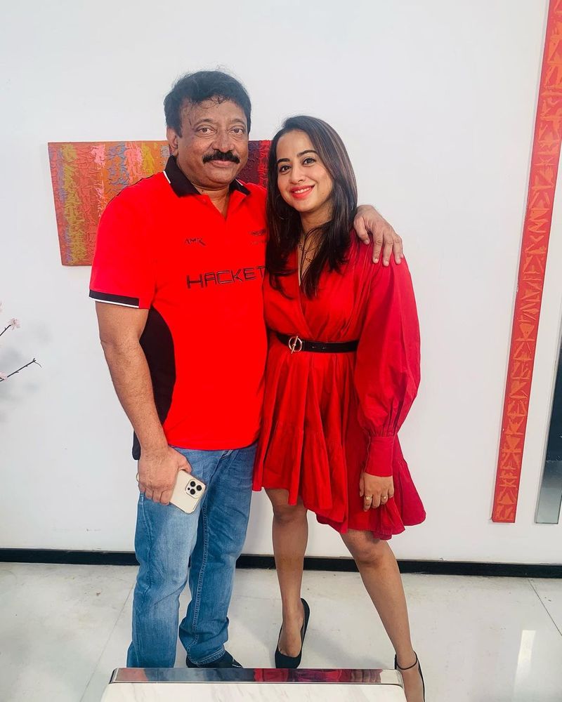 రామ్గోపాల్ వర్మ రూపొందించిన `దెయ్యం` సినిమా రేపు(ఏప్రిల్ 16) విడుదల కానుంది. ఈ సినిమా ప్రమోషన్లో భాగంగా వర్మ, స్వాతి దీక్షిత్ కలియ తిరుగుతున్నారు.