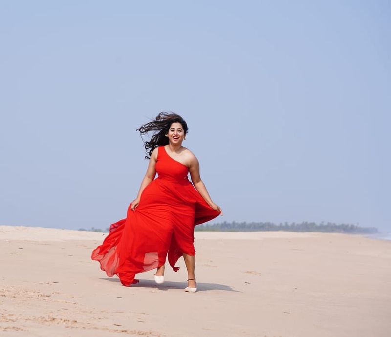 ఇదిలా ఉంటే తెలుగులో టెలివిజన్ షోస్, సినిమాలు చేసి నటిగా గుర్తింపు తెచ్చుకున్న స్వాతి దీక్షిత్ ఇటీవల బిగ్బాస్4లో మెరిసిన విషయం తెలిసిందే.