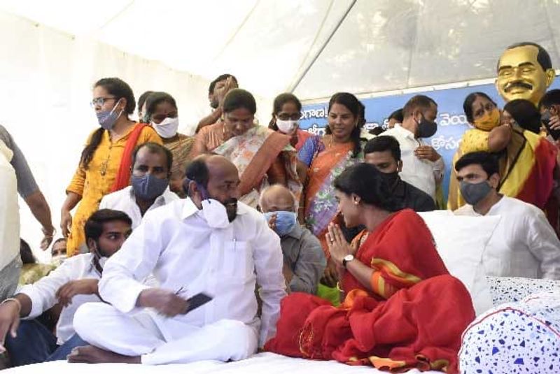 షర్మిల దీక్షకు సంఘీభావం తెలిపిన బీసీ సంఘం నేత ఆర్ కృష్ణయ్య
