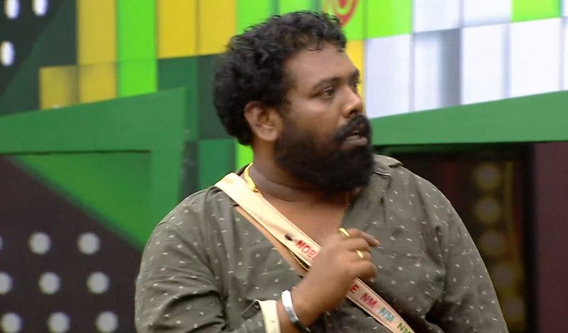 നോബിയുടെയടക്കം തമാശകളും ഇടയ്ക്ക് ഉണ്ടായിരുന്നു.
