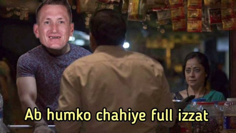 सोशल मीडिया पर आई मीम्स की बाढ़
मॉरिस की परफॉर्मेंस देख सोशल मीडिया पर उन्हें लेकर कई तरह के मीम्स वायरल हो रहे हैं। एक यूजर ने फोटो शेयर कर लिखा कि 'अब हमको चाहिए फुल इज्जत।'