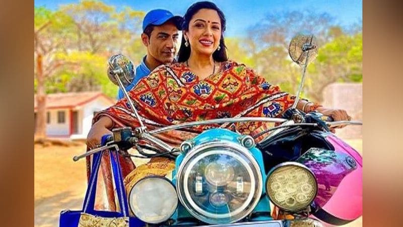 रूपाली ने 7 साल की उम्र से ही एक्टिंग शुरू कर दी थीं। 1985 में रिलीज हुई फिल्म साहेब में उन्हें चाइल्ड आर्टिस्ट के तौर पर काम किया था। फिल्म में अनिल कपूर, अमृता सिंह, राखी और उत्पल दत्त लीड रोल में थे, जिसका निर्देशन रूपाली के पिता अनिल गांगुली ने ही किया था। इसके बाद वो अपने पिता के ही डायरेक्शन में बनी फिल्म मेरा यार मेरा दुश्मन (1987) में चाइल्ड आर्टिस्ट के रोल में दिखीं।1997 में दो फिल्म अंगारा और दो आंखें बारह हाथ में काम किया और 2011 में फिल्म सतरंगी पैराशूट में भी नजर आई।