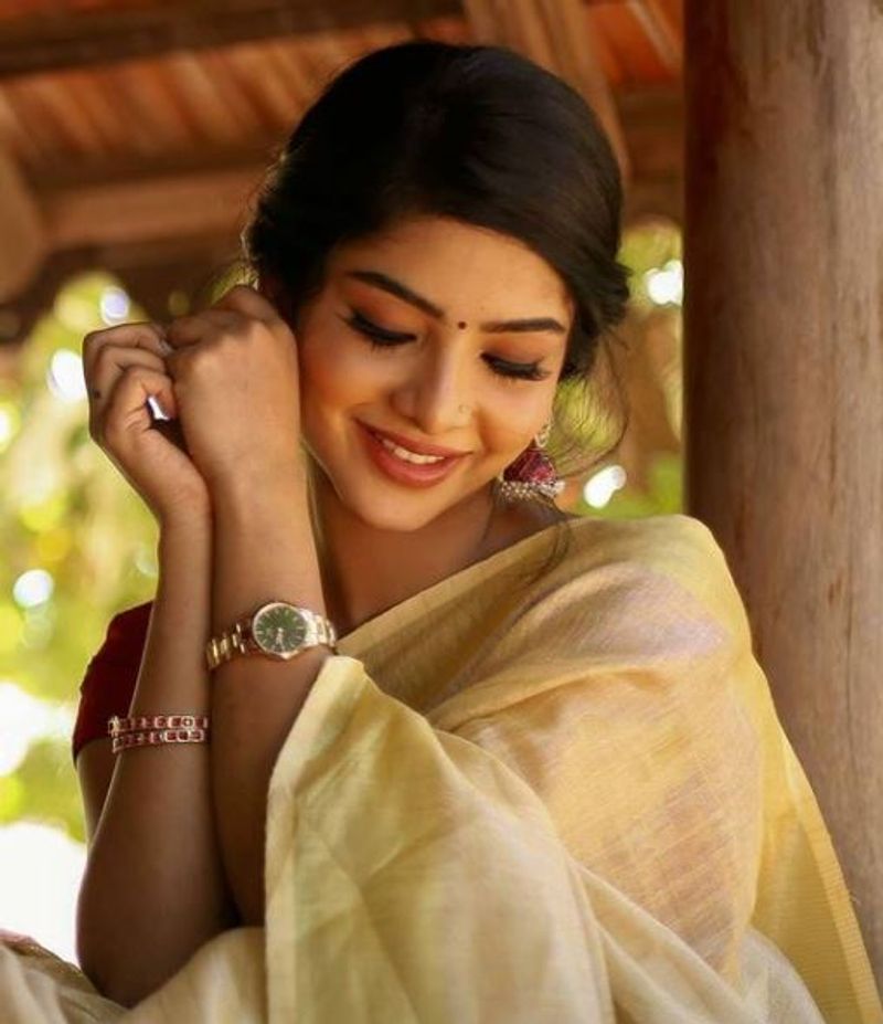 பவி நீங்க ஆல்வேஸ் செம்ம கியூட் 