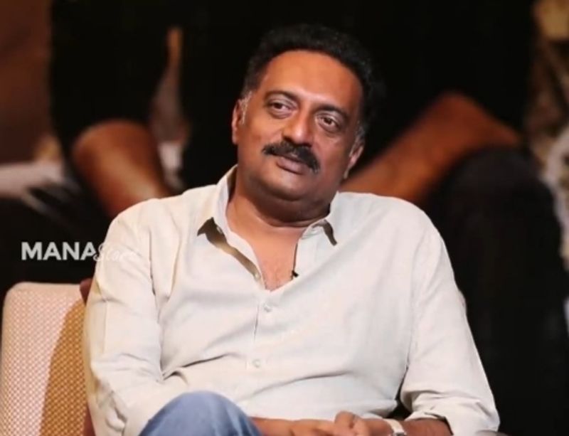 ఆయనలో ఎదో ప్రత్యేకత ఉంది. ఆయన తిరుగులేని స్టార్, పవర్ ప్యాక్డ్ పర్సనాలిటీ అని ప్రకాష్ రాజ్ పవన్ ని కొనియాడాడు. పవన్ తో సుస్వాగతం, బద్రి, కెమెరామెన్ గంగతో రాంబాబు, జల్సా, వకీల్ సాబ్ చిత్రాలు ప్రకాష్ రాజ్ చేశారు.