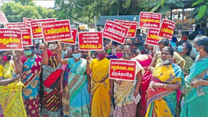 Salem Tasmac attack chennai high court dismiss case on 10 women Salem Tasmac attack chennai high court dismiss case on 10 women