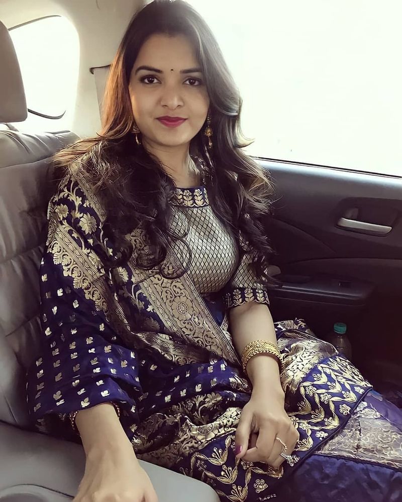 భారత క్రికెటర్, సన్రైజర్స్ హైదరాబాద్ ప్లేయర్ భువనేశ్వర్ కుమార్, నుపూర్ నగర్ ఇన్స్టాగ్రామ్ ఫోటోలు...