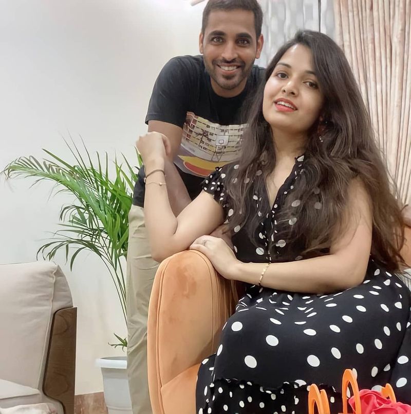 భారత క్రికెటర్, సన్రైజర్స్ హైదరాబాద్ ప్లేయర్ భువనేశ్వర్ కుమార్, నుపూర్ నగర్ ఇన్స్టాగ్రామ్ ఫోటోలు...