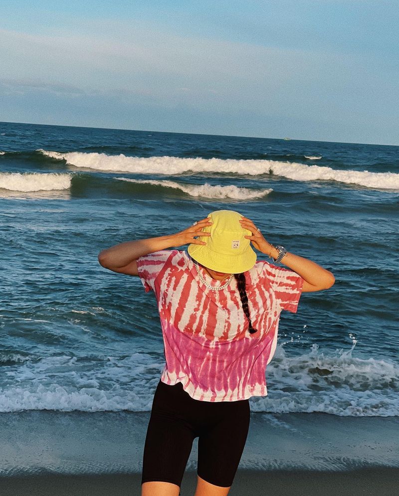 Natasa captioned the post, "Stay wavy baby ππβοΈ".