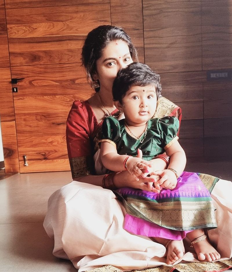 స్నేహ తెలుగులో `తొలి వలపు`, `హనుమాన్ జంక్షన్`, `వెంకీ`, `సంక్రాంతి`, `రాధాగోపాలం`, `శ్రీరామదాసు`, `ఏవండోయ్ శ్రీవారు`, `మహారధి`, `పాండురంగడు`, `అమరావతి`, `రాజన్న` చిత్రాల్లో నటించింది. పెళ్లి తర్వాత హీరోయిన్గా సినిమాలకు గుడ్బై చెప్పింది. మళ్లీ అడపాదడపా క్యారెక్టర్ ఆర్టిస్టుగా చేస్తుంది.