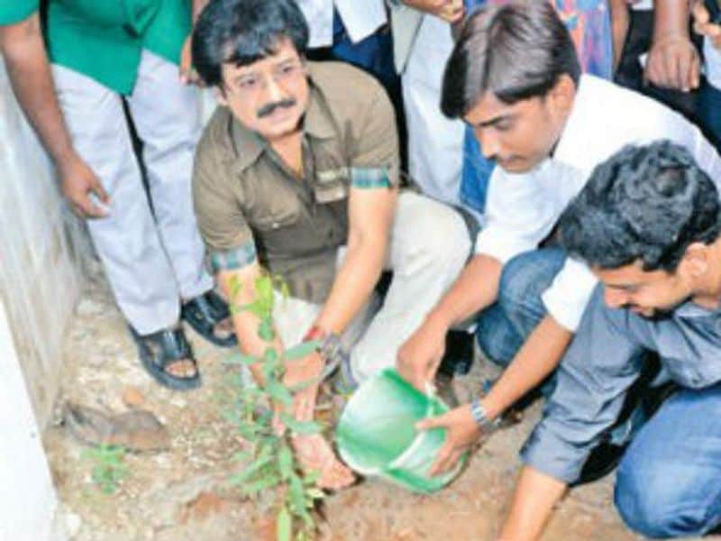 அதே போல் பள்ளிகளில் அதிகளவு மரங்களை நடும் மாணவர்களுக்கு மதிப்பெண்கள் வழங்கி ஊக்குவிக்க வேண்டும் என தெரிவித்தவர்.
