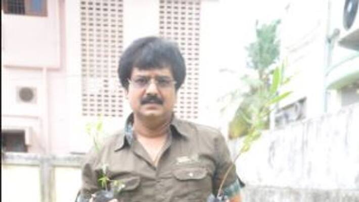 The public at the funeral carrying saplings in their hands at actor vivek funeral The public at the funeral carrying saplings in their hands at actor vivek funeral